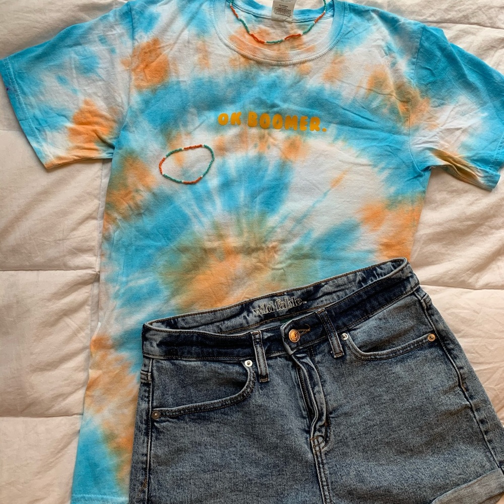 Tie dye T-shirt with matching choker and bracelet